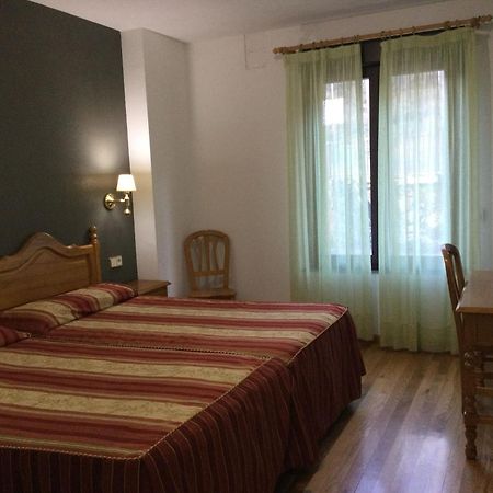 Hotel Cinco Castanos กันเดลาริโอ ภายนอก รูปภาพ