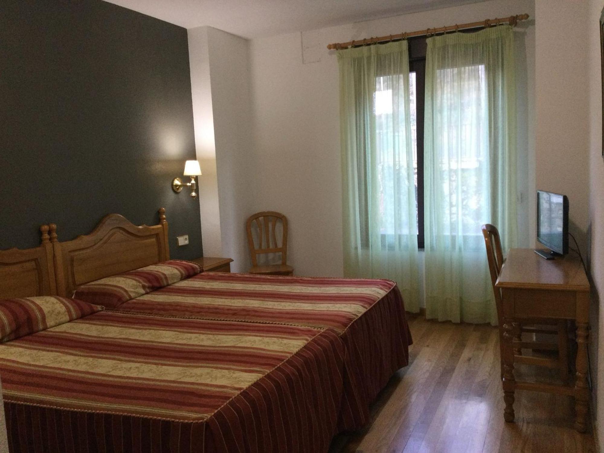 Hotel Cinco Castanos กันเดลาริโอ ภายนอก รูปภาพ