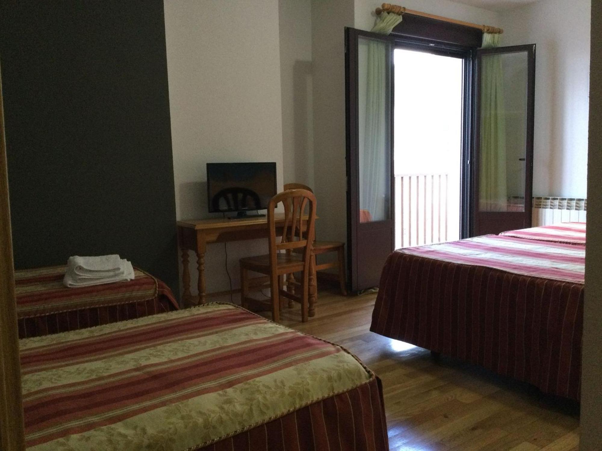 Hotel Cinco Castanos กันเดลาริโอ ภายนอก รูปภาพ