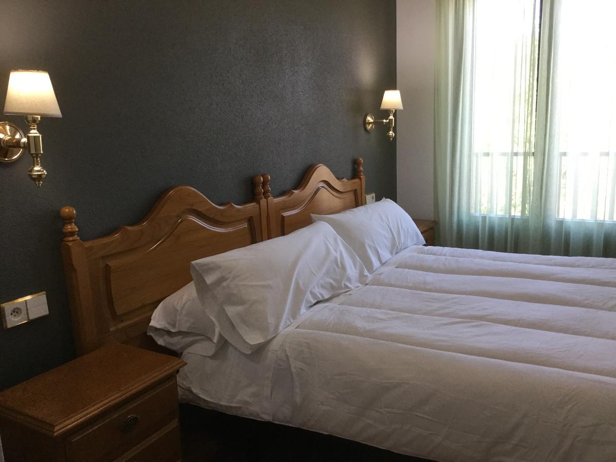 Hotel Cinco Castanos กันเดลาริโอ ภายนอก รูปภาพ