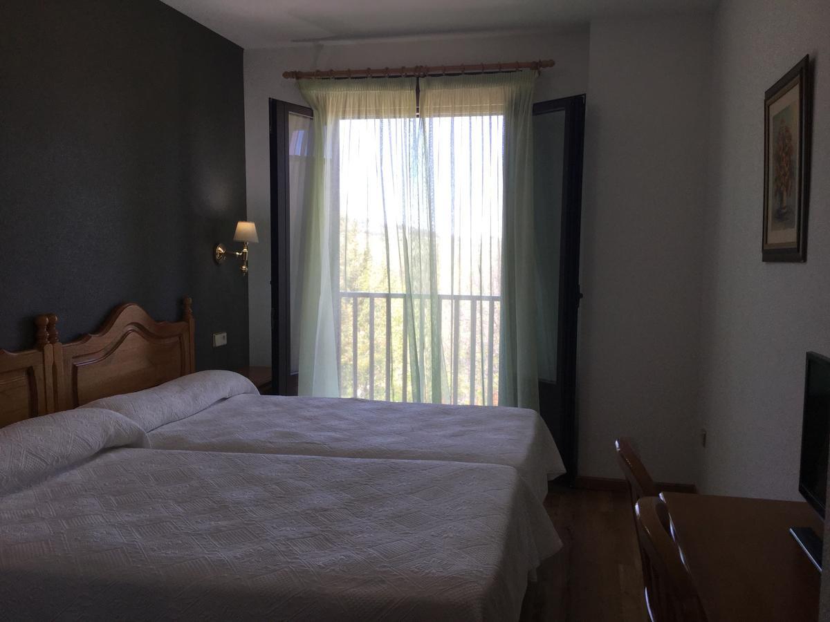 Hotel Cinco Castanos กันเดลาริโอ ภายนอก รูปภาพ