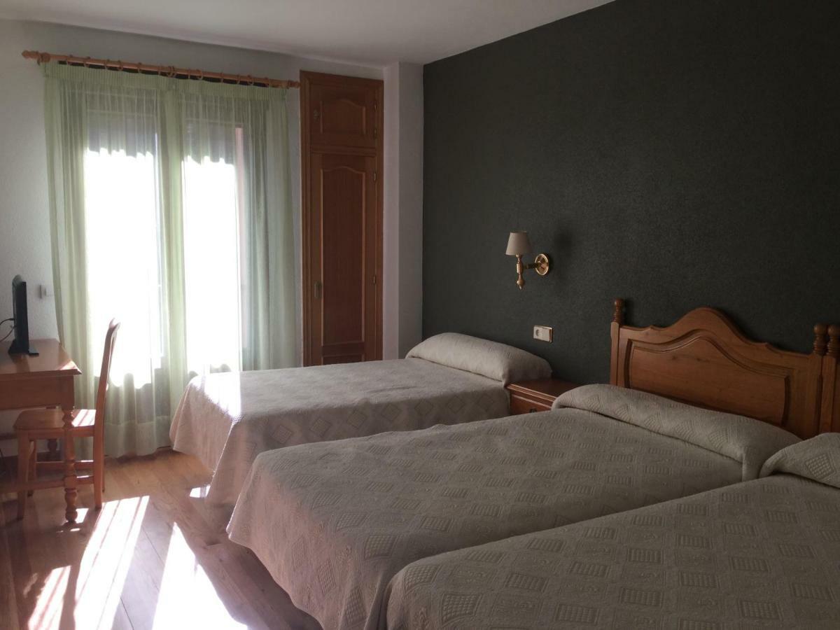 Hotel Cinco Castanos กันเดลาริโอ ภายนอก รูปภาพ