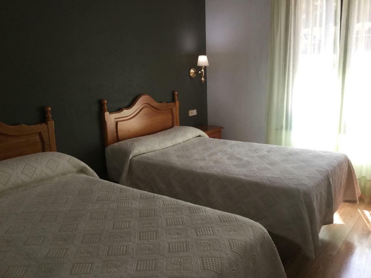 Hotel Cinco Castanos กันเดลาริโอ ภายนอก รูปภาพ